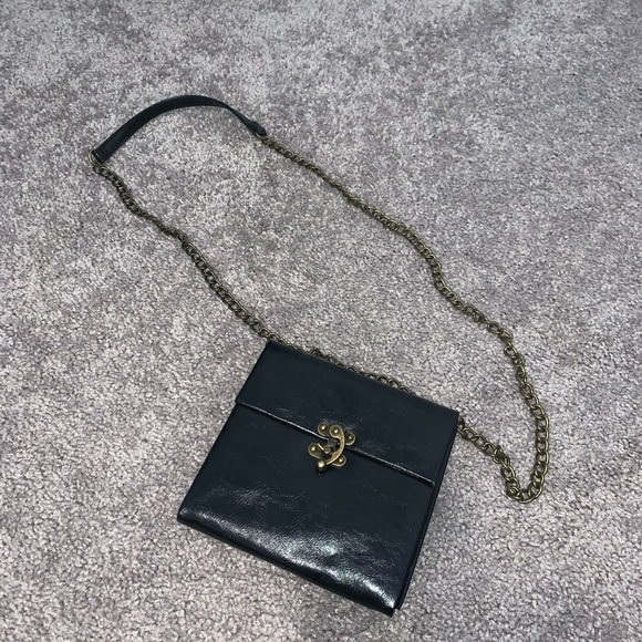 Steve Madden Handbags - Steve Madden Women's Crossbody Hook Closure Purse
